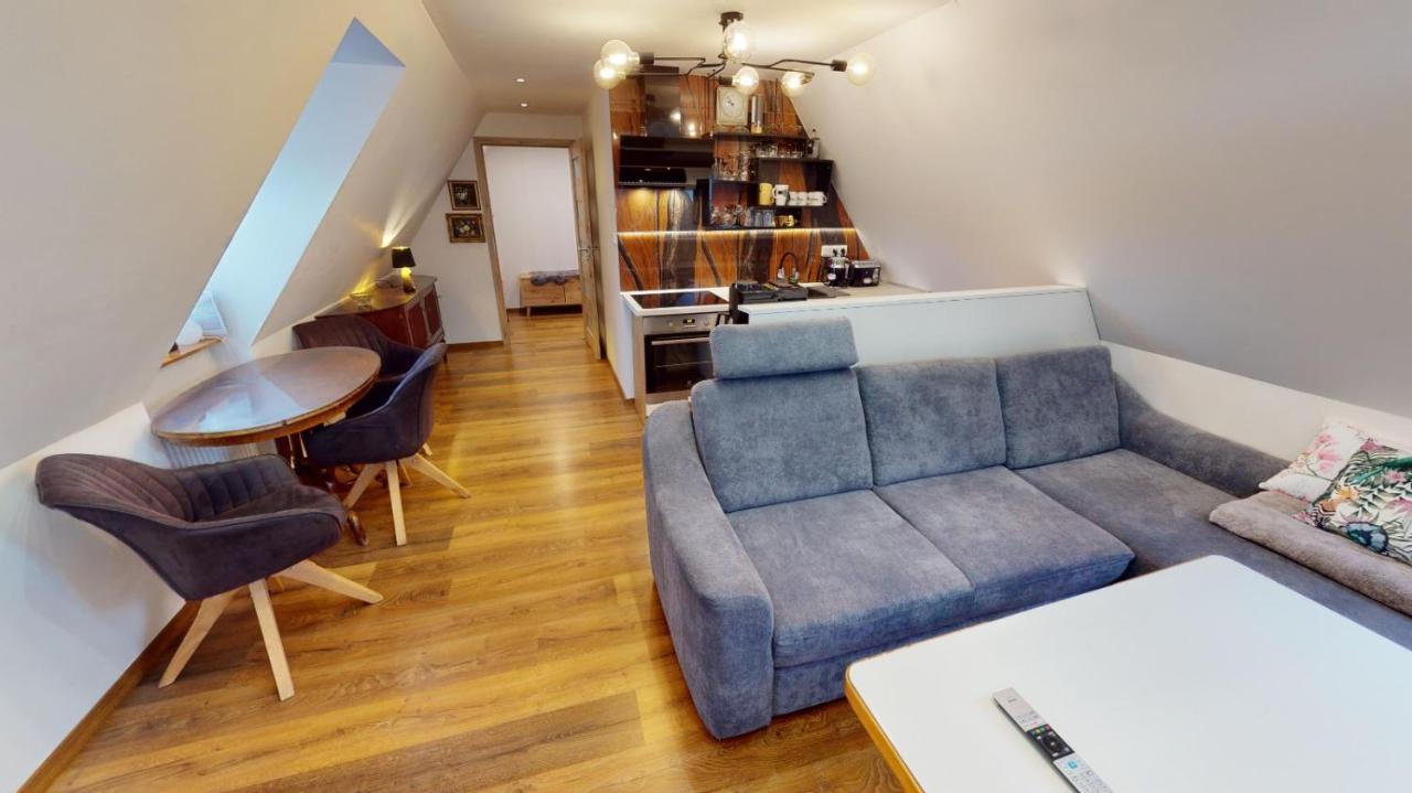 Apartman Atelier Vary V Nove Zrekonstruovanem Dome 카를로비바리 외부 사진